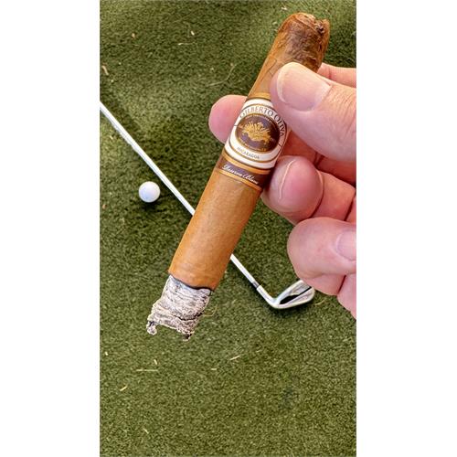 Straight Cutter, Ralph's Cigars